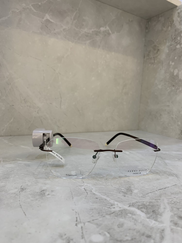Perry Ellis, Montura 3 piezas en titanium