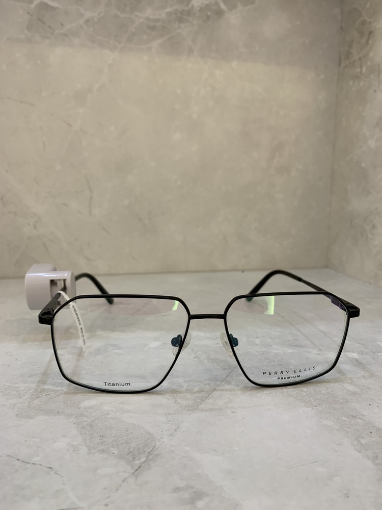 Perry Ellis, Rectangular en titanium negro