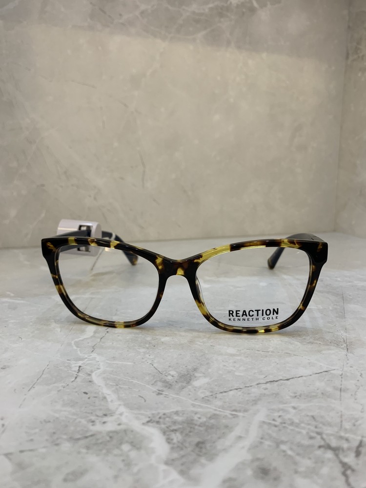 Kenneth Cole Reaction, Carey con brazos azules
