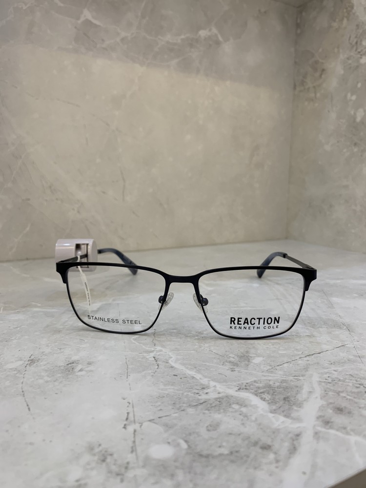 Kenneth Cole Reaction, Rectangular en acero negro