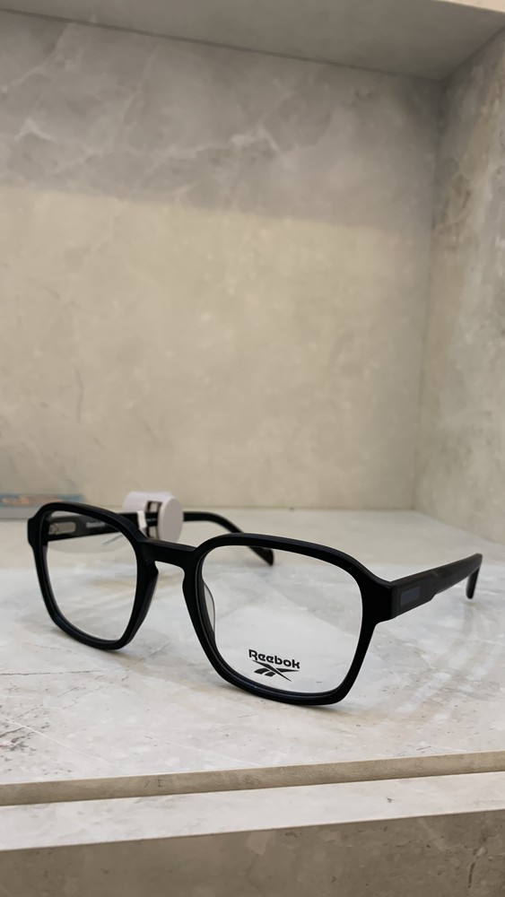 Reebok, Redonda negra